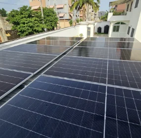 落地西非市场！科特迪瓦两座小型光储一体化项目顺利完成安装